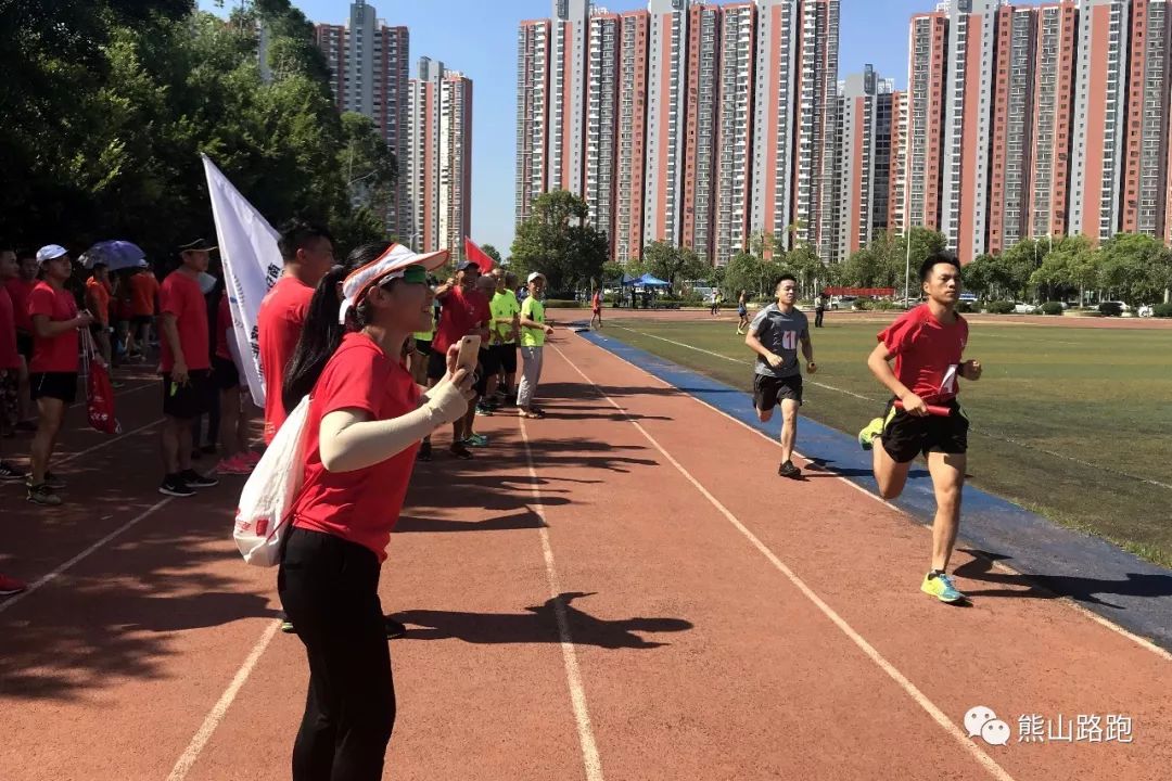塞北暴熊队对阵河套雪豹队，足球小组赛守住胜果，细节决定成败——回归即成焦点的简单介绍