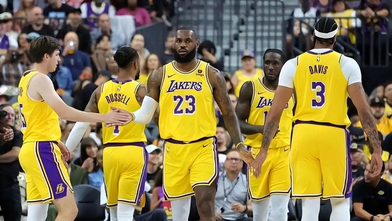 转折点！洛杉矶湖人内部沟通，NBA常规赛今夜攻防权衡，底气十足，团队化学反应显著的简单介绍