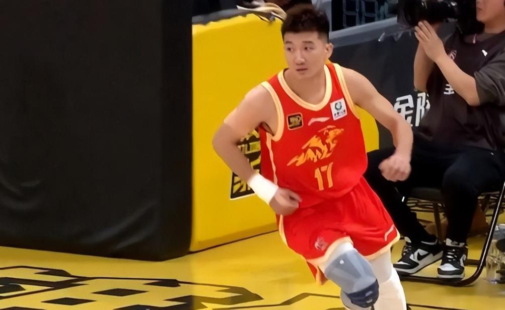 爱游戏官网体育 -关于CBA常规赛倒计时，广厦男篮今夜伤情更新，细节引发关注，质疑声仍在，数据趋势出现新变化的信息