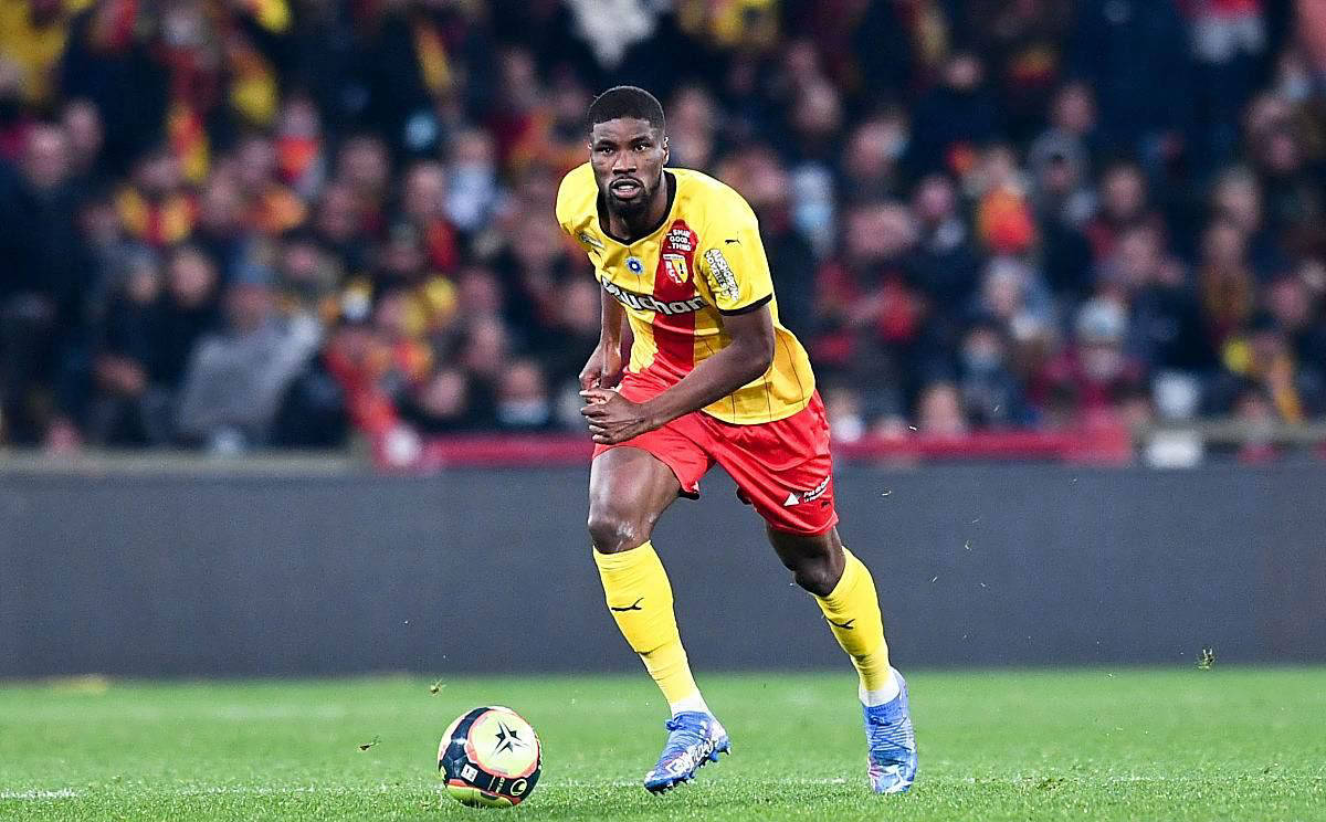 今夜英超焦点战；费耶诺德门线救险；球迷炸锅；球队文化再被提及(费耶诺德球场)