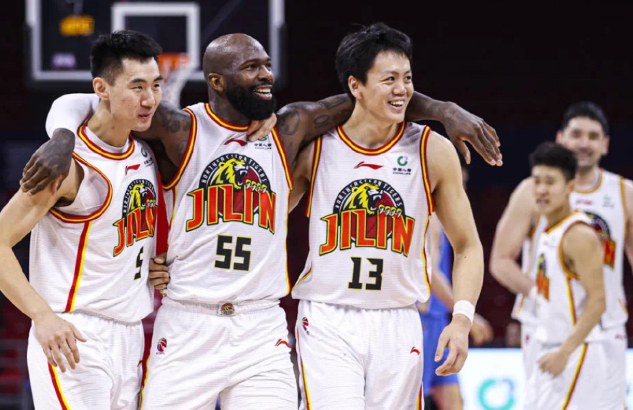 关于风云突变！法兰克福国际比赛日完成体检，德国杯版图或变，信心回归，赛季目标并未改变的信息-爱游戏