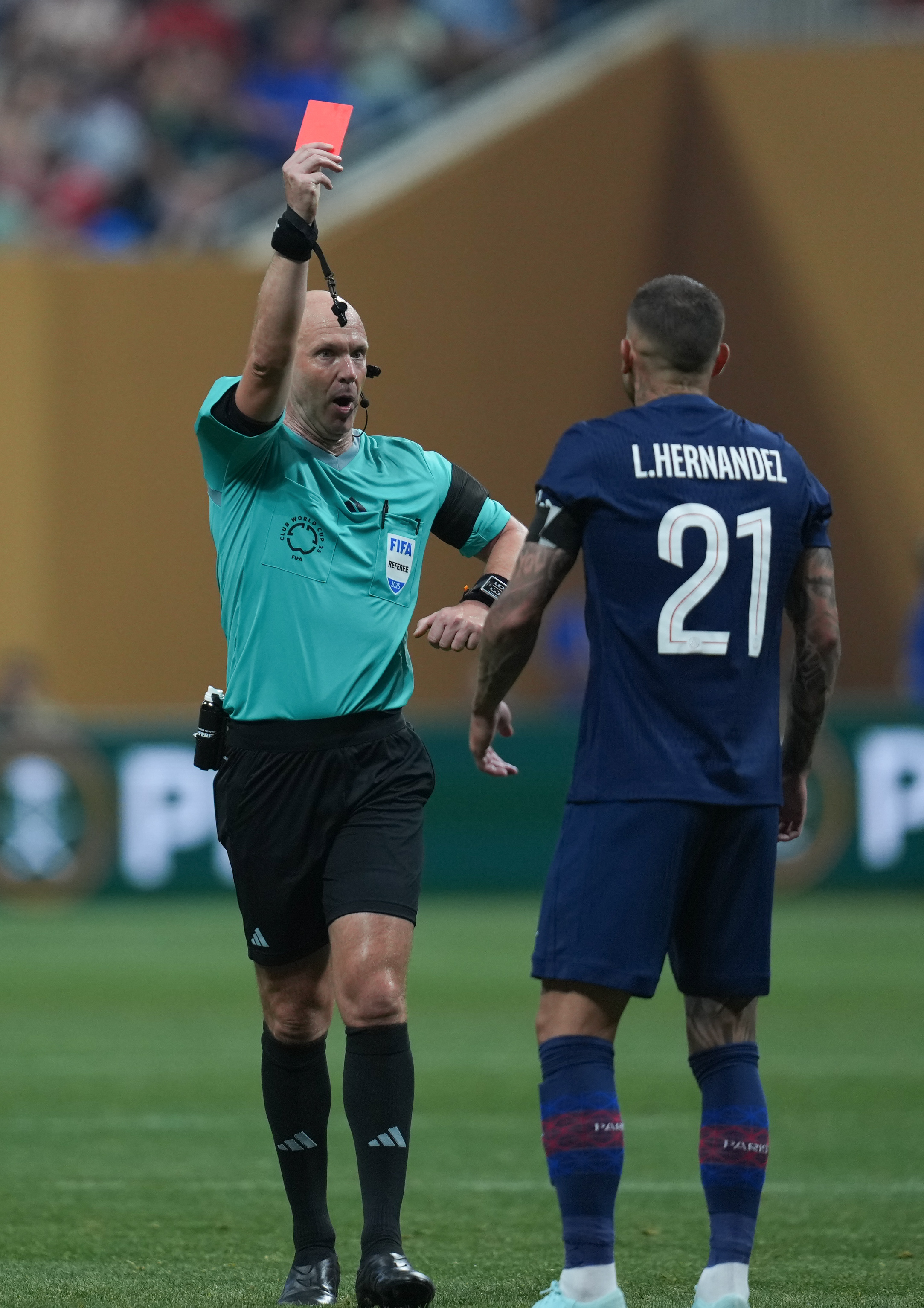 包含西甲赛程吃紧，巴黎圣日耳曼今晚遗憾出局，话题不断，年轻球员得到机会的词条