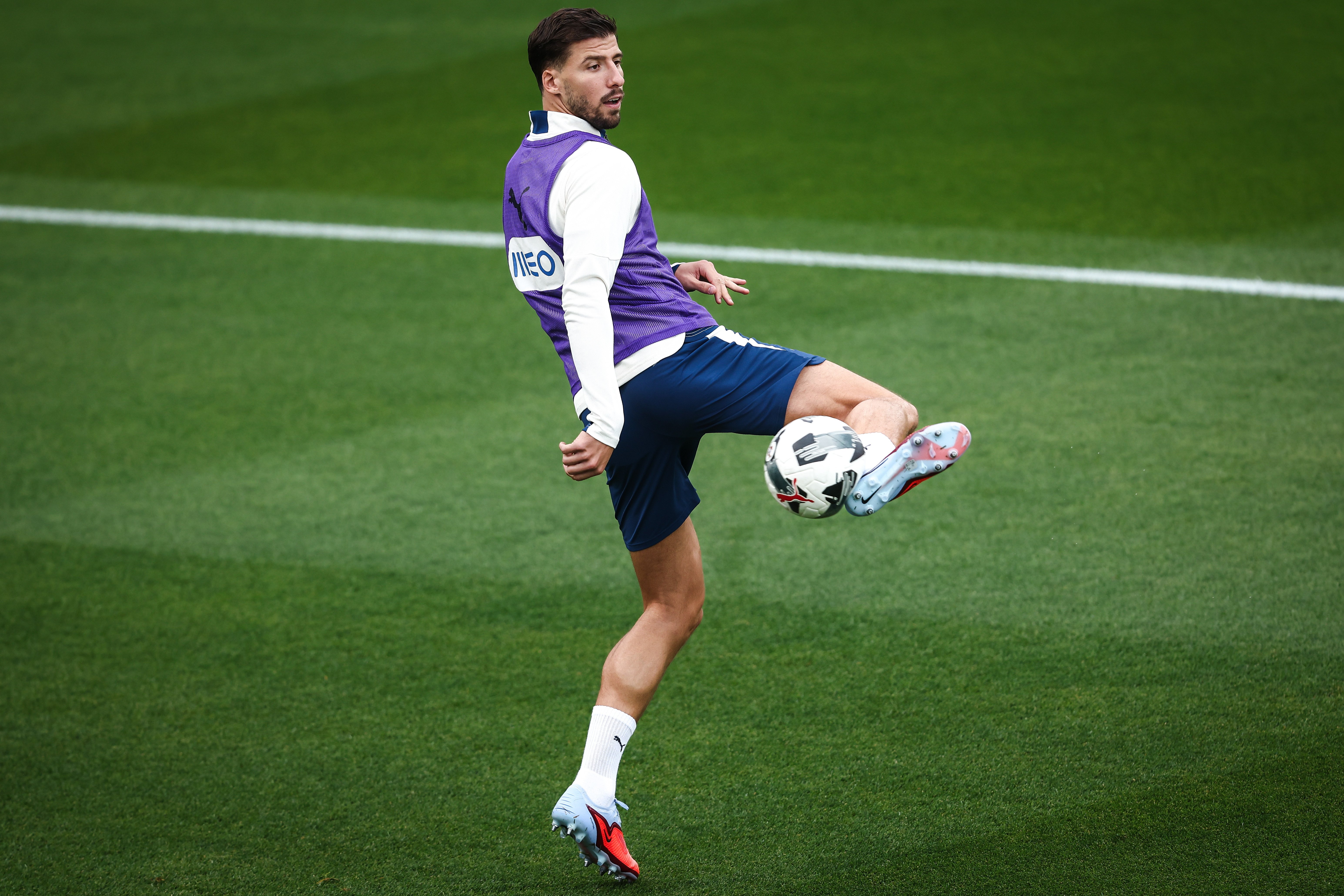 包含今晚葡萄牙体育备战葡超，内部沟通细节曝光，质疑声仍在，控场能力受关注的词条-爱游戏链接